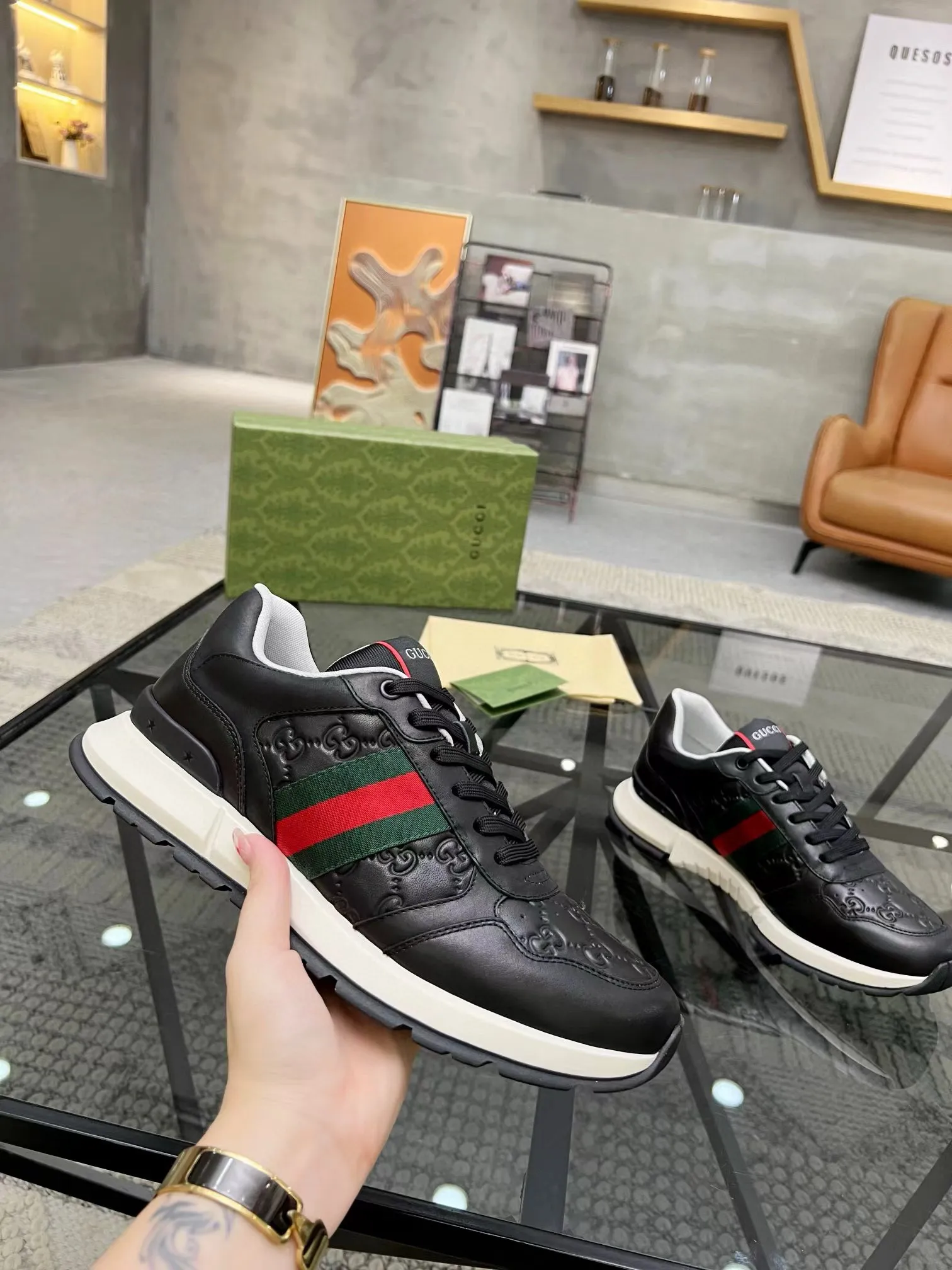 Factory price: 480💰New men's shoes GUCCI [Lightning] latest shoes shipped. Original quality, fashionable, made of special materials, sheepskin lining, brand new packaging. The foot feels super comfortable and the workmanship is impeccable. Size: 38-44, customized 45